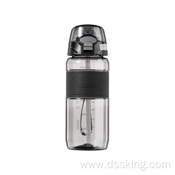 2022 new desined 630ml/780ml bottle sport and bpa free water bottle with straw